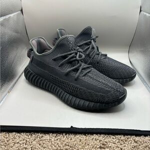 Yeezy 350 v2 Black Static